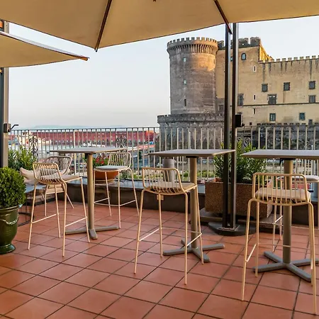 Mercure Centro Angioino فندق