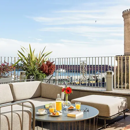 Mercure Centro Angioino 4*