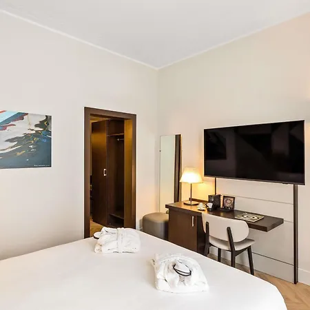 Mercure Centro Angioino فندق 4*