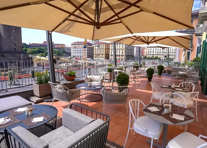 Mercure Centro Angioino 4*