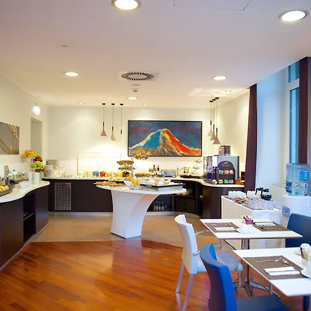Отель Mercure Centro Angioino 4*