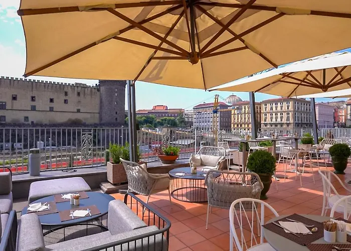 Mercure Centro Angioino 4*