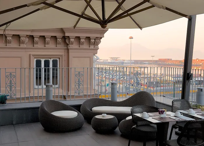 Hotel Mercure Centro Angioino 4*