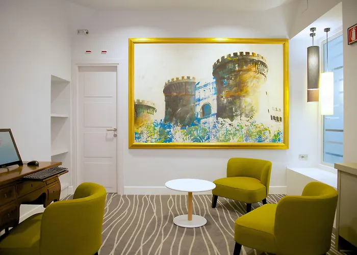 Hotel Mercure Centro Angioino 4*