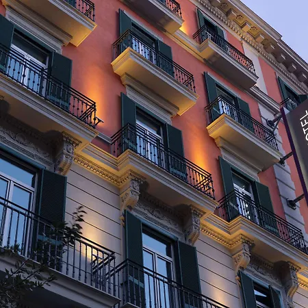 Mercure Centro Angioino 4*