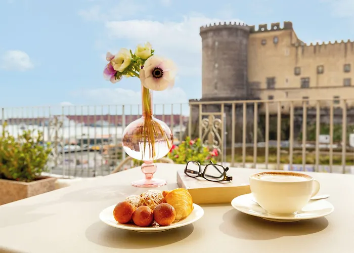 Hotel Mercure Centro Angioino 4*