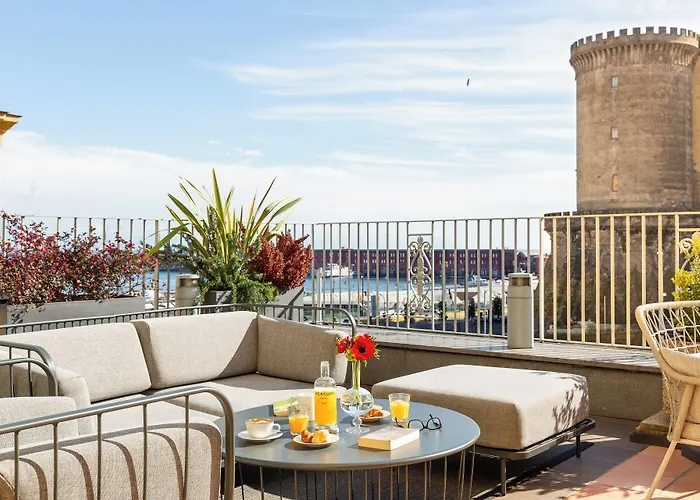 Mercure Centro Angioino 4*